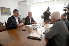 López Campos avanza no proceso do pacto pola lingua cunha reunión coa Real Academia Galega  