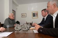 López Campos avanza no proceso do pacto pola lingua cunha reunión coa Real Academia Galega  