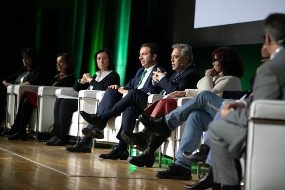 Imagen de la noticia:El conselleiro de Sanidade celebra el compromiso de la comunidad educativa con el Plan Obesidad Zero y que ya el 90% de los ...