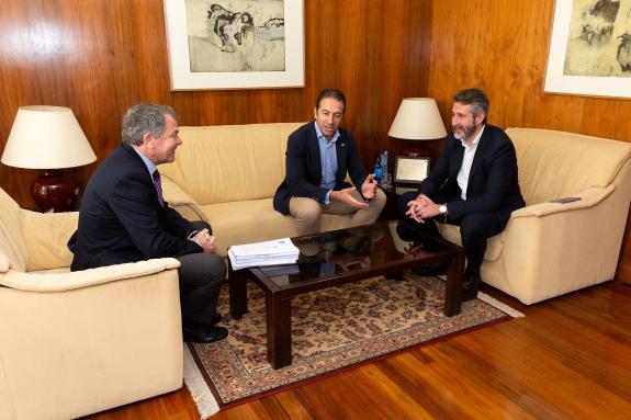 Imagen de la noticia:La Xunta consensúa con la Fegamp los criterios para la elección de los terrenos portuarios innecesarios que se incluirán en ...