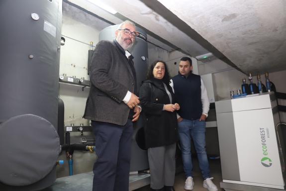 Imaxe da nova:A Xunta impulsa a mellora da eficiencia enerxética nos vestiarios do campo de fútbol municipal e a renovación do alumeado público d...