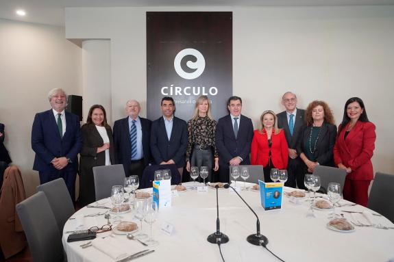 Imagen de la noticia:Román Rodríguez defiende el carácter estratégico de la educación y la ciencia en el impulso económico y social de una Galici...