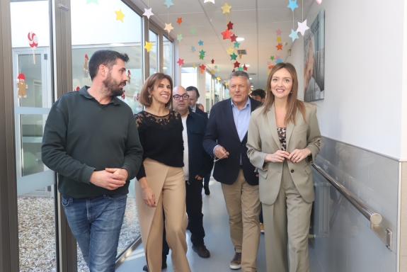 Imaxe da nova:Fabiola García celebra os vinte anos do centro de día de Sanxenxo ao que sitúa como exemplo dun servizo pensado para garantir o ben...