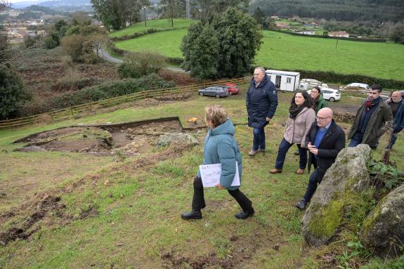 Imaxe da nova:Belén do Campo visita as actuacións de revaloración do castro de Montes Claros realizadas co apoio da Xunta