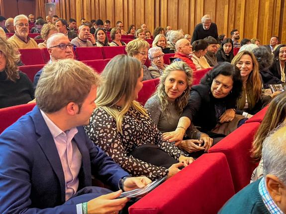 Imaxe da nova:Martina Aneiros asiste ao concerto solidario en favor dos damnificados pola DINA