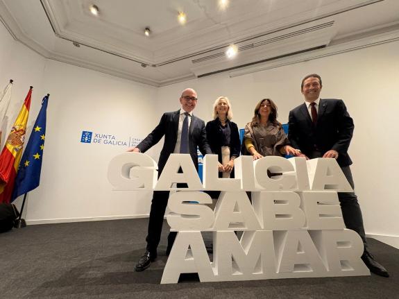 Imagen de la noticia:Alfonso Villares ensalza el buen hacer y calidad que hay detrás de los productos del mar gallegos llevando la campaña Galici...