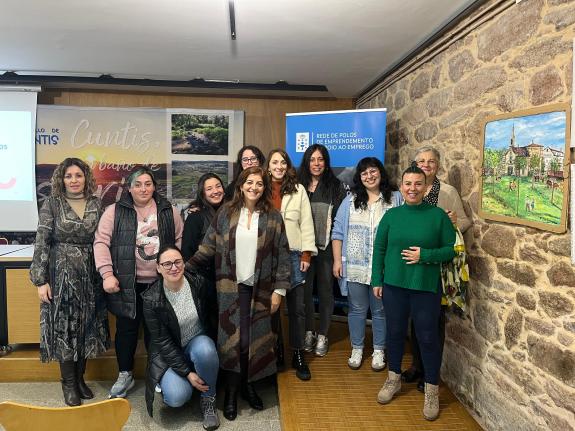 Imaxe da nova:A Xunta analiza recursos e innovación para emprender no sector dos coidados con profesionais deste ámbito