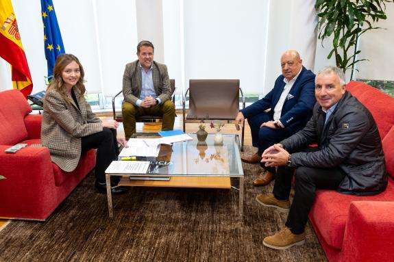 Imaxe da nova:Fabiola García comprométese co Concello de Padrenda a seguir reforzando os servizos de atención ás persoas maiores