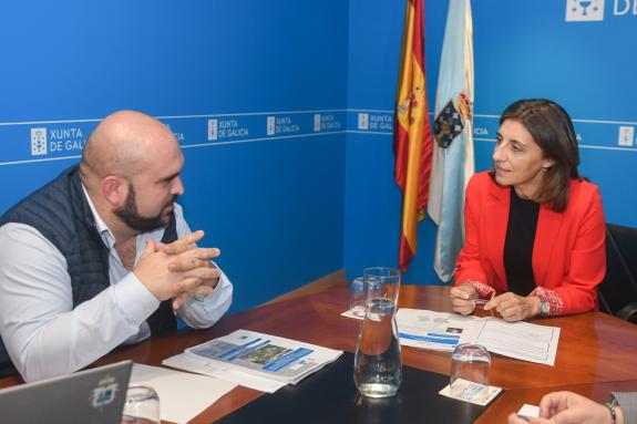 Imagen de la noticia:Ángeles Vázquez y el alcalde de Mondariz se reúnen para abordar asuntos relacionados con la gestión de residuos