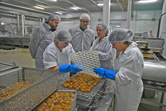 Imaxe da nova:Medio Rural destaca o potencial da castaña confeitada, na que `Cuevas Marrón Glacé´ é unha referencia