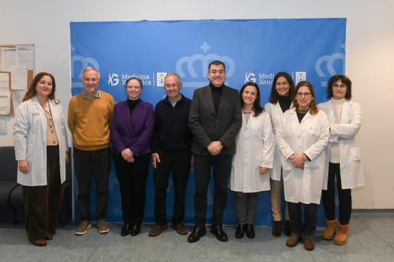 Imagen de la noticia:El conselleiro de Ciencia conoce el trabajo investigador de la Fundación de Medicina Genómica