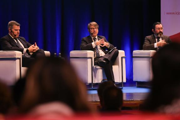 Imaxe da nova:Miguel Corgos reivindica a transparencia e a rendición de contas para mellorar a confianza da cidadanía nas institucións e empresas