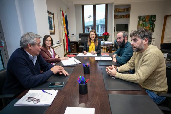 Imaxe da nova:Medio Rural e o alcalde de Rianxo constatan os avances na Base de Unidade Operativa contra incendios