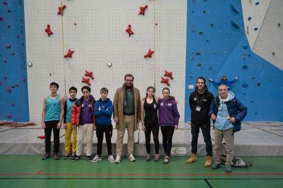 Imaxe da nova:Diego Calvo asiste al campeonato de escalada Ciudad de A Coruña 2024