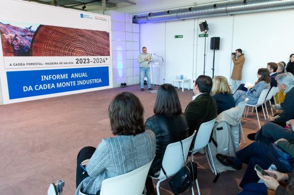 Imaxe da nova:A Xunta salienta a contribución económica e laboral do sector forestal-madeira, indispensable para a economía verde e o equilibrio ...