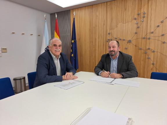 Imagen de la noticia:Xosé Merelles repasa con el alcalde de Arzúa distintos aspectos organizativos del 50 aniversario de la Fiesta del Queso