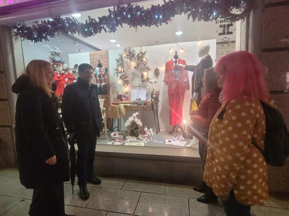 Imagen de la noticia:La Xunta pone en valor la iniciativa 'Escaparates mágicos' de Lalín para impulsar las ventas del comercio local en las víspe...
