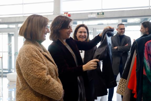 Imaxe da nova:Ángeles Vázquez vincula o éxito do mercado circular do Tinglado en Vigo co compromiso da cidadanía co consumo responsable e coa rec...