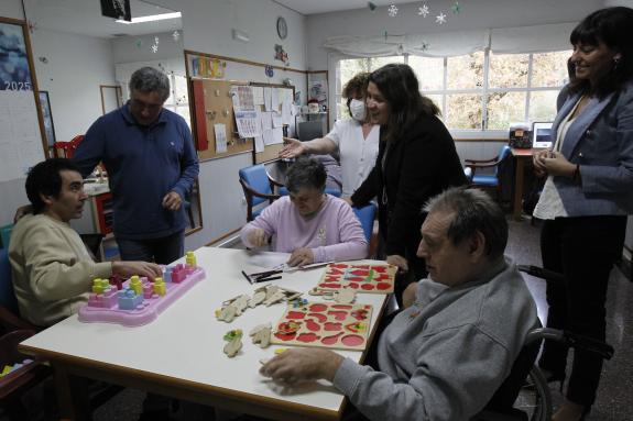 Imagen de la noticia:La Xunta destaca el trabajo que se desarrolla en el CAPD de Sarria para mejorar la autonomía y bienestar de las personas con...