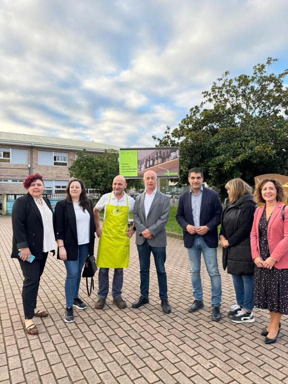 Imagen de la noticia:La Xunta destaca el papel de la plaza de abastos de Vilanova en la dinamización del comercio local