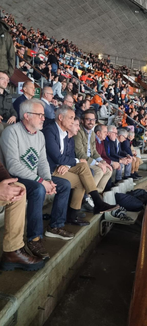 Imaxe da nova:Diego Calvo asiste ao partido da Liga Endesa entre o Leyma Coruña e o Valencia Basket