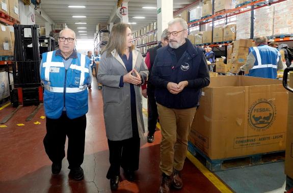 Imaxe da nova:A delegada da Xunta visita o Banco de Alimentos de Vigo e destaca o labor realizado na gran recollida do ano 2024