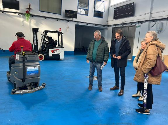 Imagen de la noticia:Villares pone en valor las inversiones en la lonja de Muros al amparo de las ayudas para equipamientos portuarios de la Xunt...