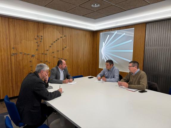 Imaxe da nova:Xosé Merelles estuda co presidente de Agalber unha futura liña de colaboración en formación e xestión de albergues