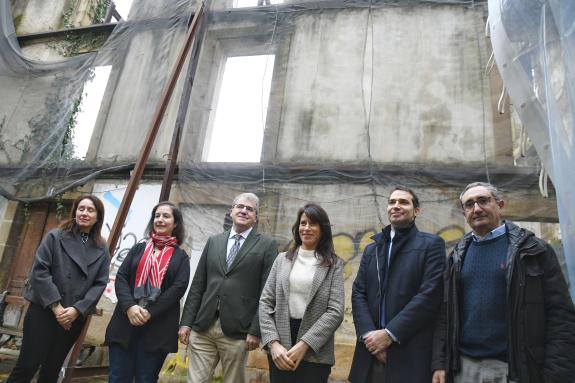 Imaxe da nova:A Xunta licita por 8,2 M€ a rehabilitación de 8 inmobles en centros históricos de Ourense, Tui, Ribadavia, A Coruña e Viveiro para ...