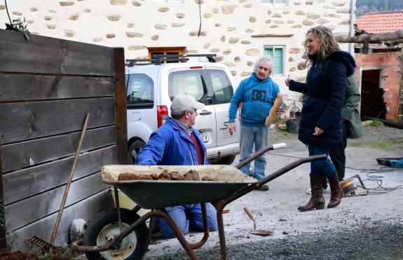 Imaxe da nova:Martina Aneiros anima a concellos e particulares a solicitar as axudas da Xunta para a corrección de impactos paisaxísticos a parti...