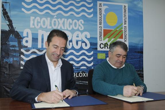 Imagen de la noticia:La Xunta renueva su alianza con Craega con un nuevo convenio de colaboración para potenciar el consumo y difusión de los pro...