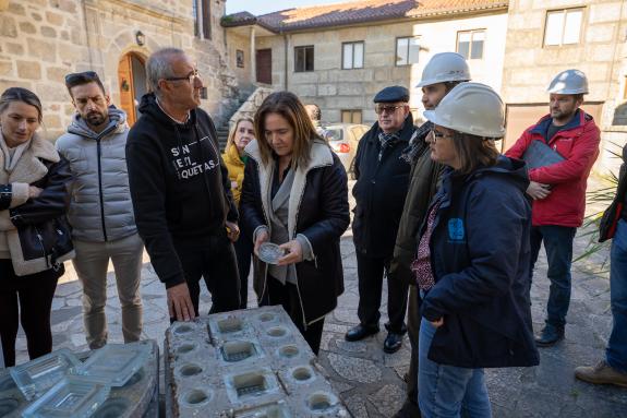 Imaxe da nova:Ana Ortiz visita as obras de restauración do Templo Votivo do Mar en Panxón