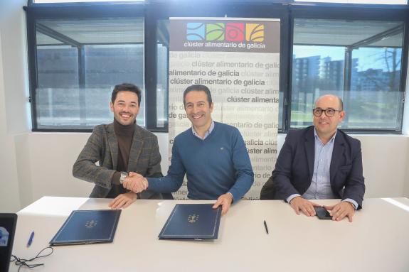 Imagen de la noticia:La Xunta y el Clúster Alimentario de Galicia refuerzan su colaboración con un nuevo convenio dotado con casi 250 mil euros e...