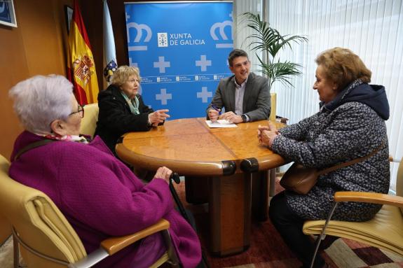Imaxe da nova:Arias aborda con Aurora Carro a celebración do Congreso Rexional de Viúvas en maio na Delegación Territorial da Xunta
