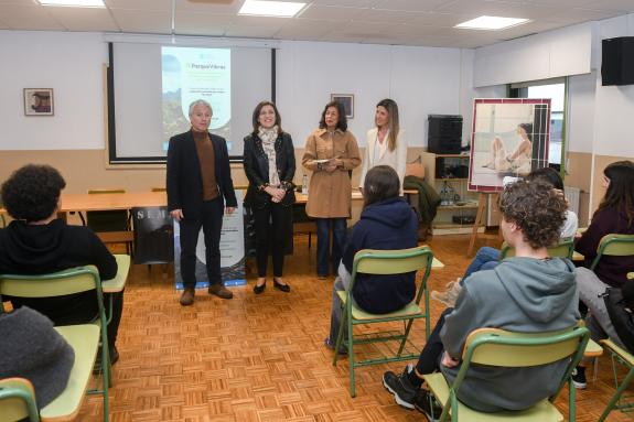 Imaxe da nova:Ángeles Vázquez anima ao alumnado de secundaria a participar no concurso #ParqueVibras e promocionar os parques naturais galegos co...