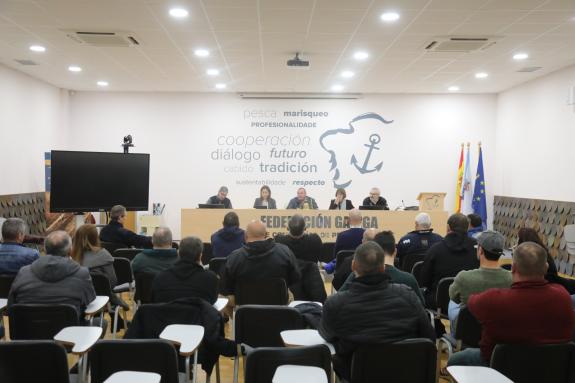 Imagen de la noticia:La Consellería del Mar ofrece la máxima colaboración a las cofradías de la provincia de A Coruña para la implementación de l...