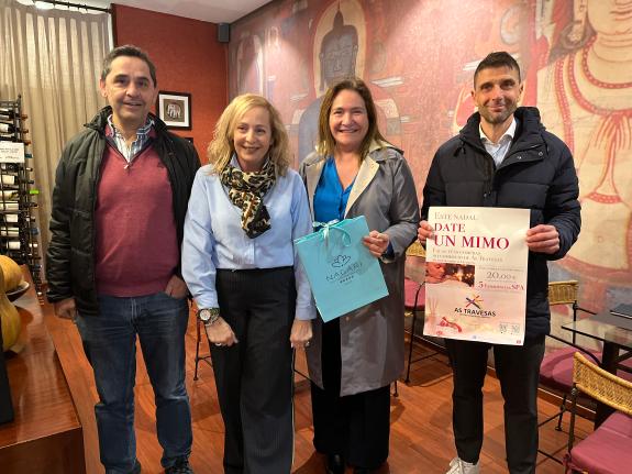 Imagen de la noticia:Ana Ortiz participa en la entrega de premios de la campaña de Navidad del comercio vigués