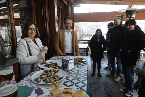 Imagen de la noticia:Alfonso Villares aplaude las 20 ediciones que lleva la Exaltación del Mejillón de Rábade promoviendo el consumo del molusco ...