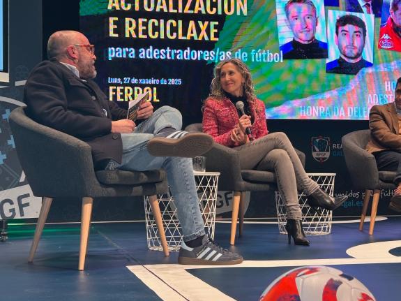 Imaxe da nova:A delegada territorial da Xunta en Ferrol asiste á 'VII xornada de actualización e reciclaxe para adestradores de fútbol'