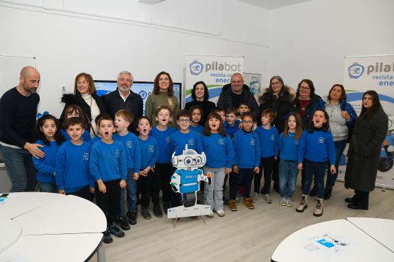 Imaxe da nova:Ángeles Vázquez pon en valor o compromiso da comunidade educativa coa concienciación ambiental a través do concurso de recollida de...