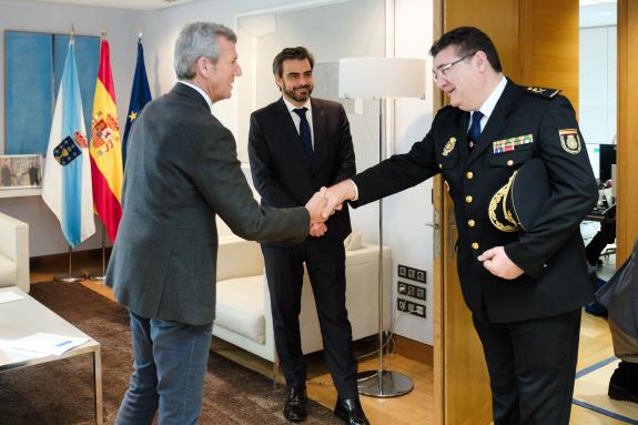 Imagen de la noticia:Rueda mantiene una reunión con el jefe superior de Policía de Galicia con motivo de su reciente nombramiento