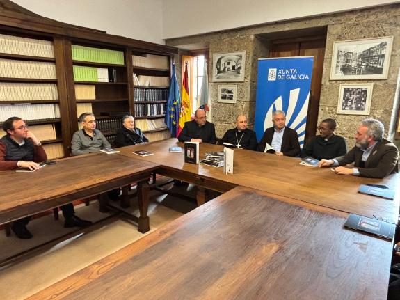 Imagen de la noticia:Valentín García destaca la importancia de promover el uso del gallego en el ámbito eclesiástico en la presentación de 