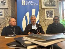 Valentín García salienta a importancia de promover o uso do galego no ámbito eclesiástico na presentación de ‘Coroas de santidade'