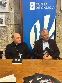 Valentín García salienta a importancia de promover o uso do galego no ámbito eclesiástico na presentación de ‘Coroas de santidade'