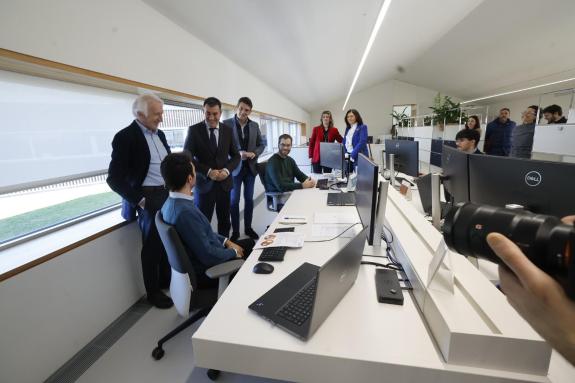 Imagen de la noticia:El conselleiro de Ciencia señala la empresa Norvento como un ejemplo de colaboración con los centros de investigación