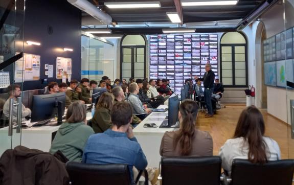 Imaxe da nova:Alumnos de Lourizán coñecen o Centro de Coordinación Central contra incendios forestais