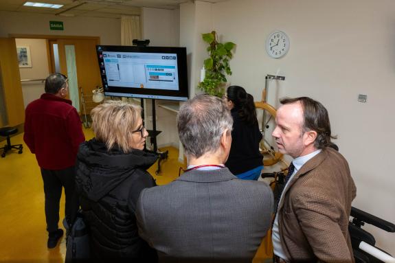 Imagen de la noticia:La Xunta presenta su modelo de cuidados en centros residenciales a las profesionales del sector