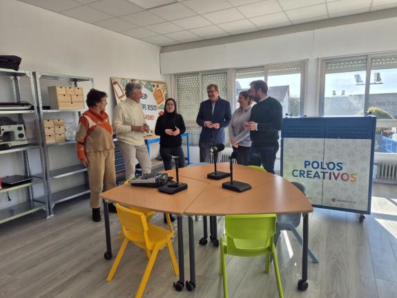 Imaxe da nova:O delegado territorial da Xunta en Ourense sinala ao Polo Creativo do colexio Vicente Risco de Cualedro como un impulso á mellora d...