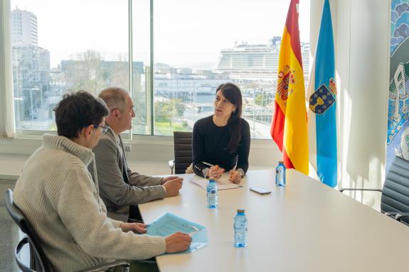 Imaxe da nova:A conselleira María M. Allegue mantén unha reunión co alcalde de Manzaneda