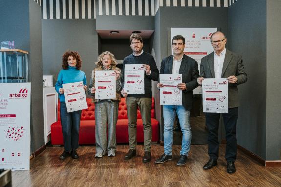 Imagen de la noticia:La Xunta consolida su apuesta por el comercio de proximidad con las nuevas aportaciones a los centros comerciales abiertos